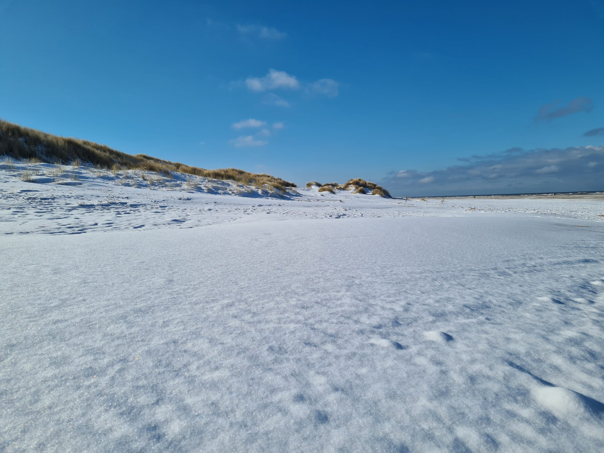 Schnee am Strand der Insel Juist im Winter – Ferienwohnung von privat in der Strandburg Juist